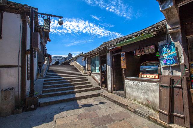 济南市第六届冬季全民健身运动会冰雪项目走进春晖小学